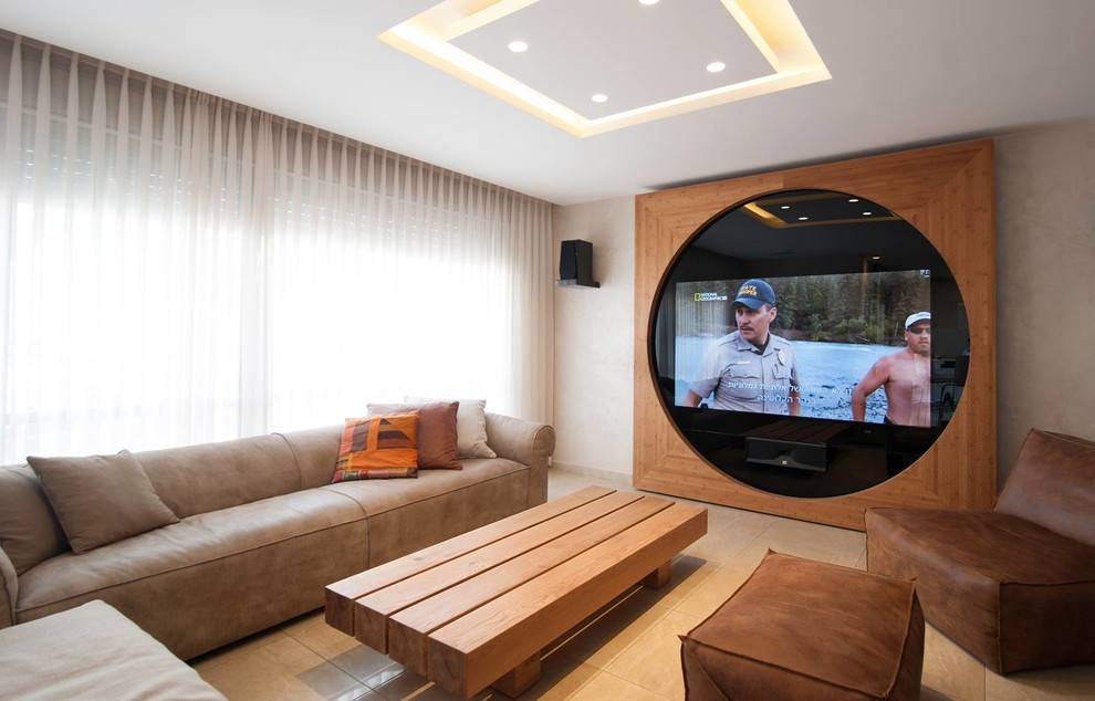 Свежая идея для дизайна: большая парадная, изолированная гостиная комната в современном стиле с бежевыми стенами, светлым паркетным полом и скрытым телевизором - отличное фото интерьера