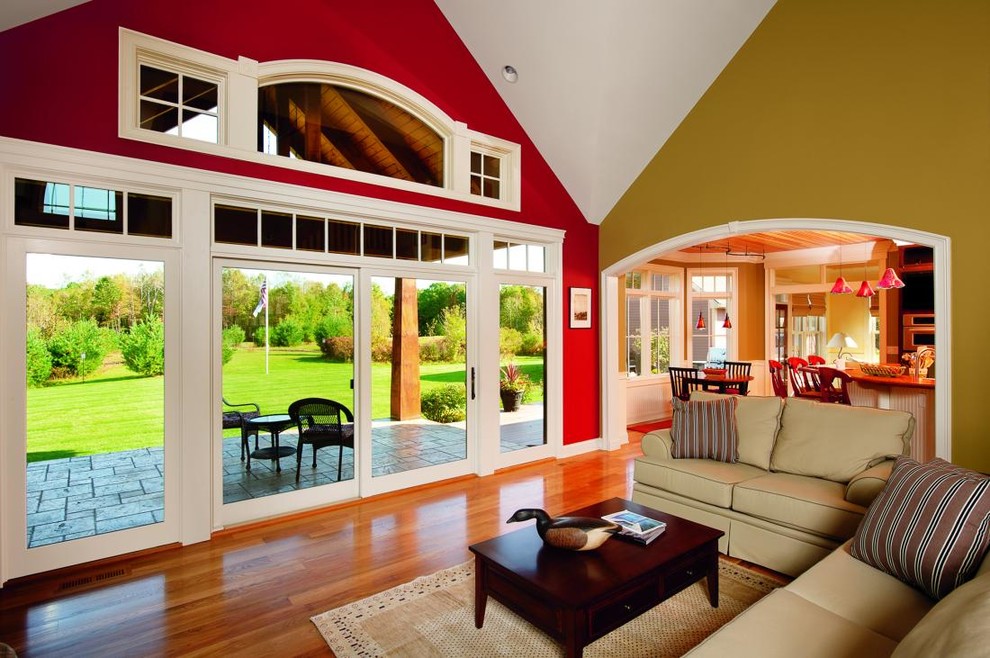 Esempio di un soggiorno moderno di medie dimensioni con sala formale, pareti multicolore, pavimento in legno massello medio e pavimento marrone