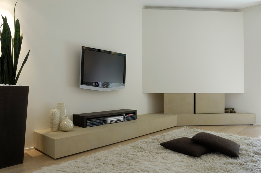 Inspiration for a contemporary living room remodel in Bologna
