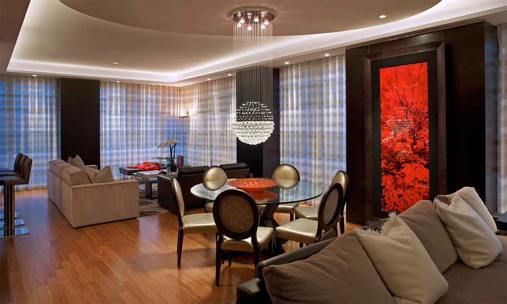 Свежая идея для дизайна: открытая гостиная комната в современном стиле с черными стенами - отличное фото интерьера