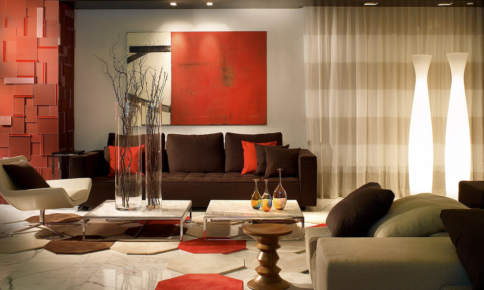 Источник вдохновения для домашнего уюта: большая гостиная комната в современном стиле с мраморным полом и ковром на полу
