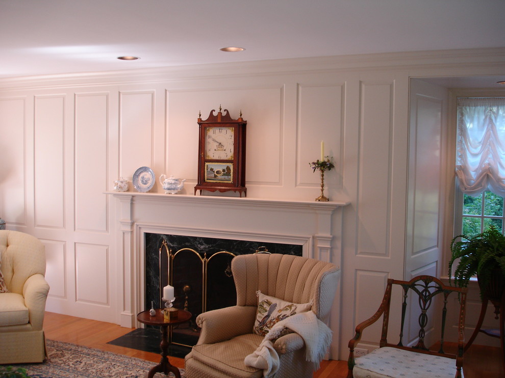 Inspiration for a timeless living room remodel in Bridgeport