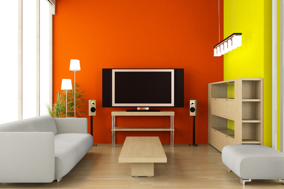 Idee per un soggiorno minimalista di medie dimensioni e aperto con pareti multicolore, parquet chiaro, nessun camino e TV autoportante