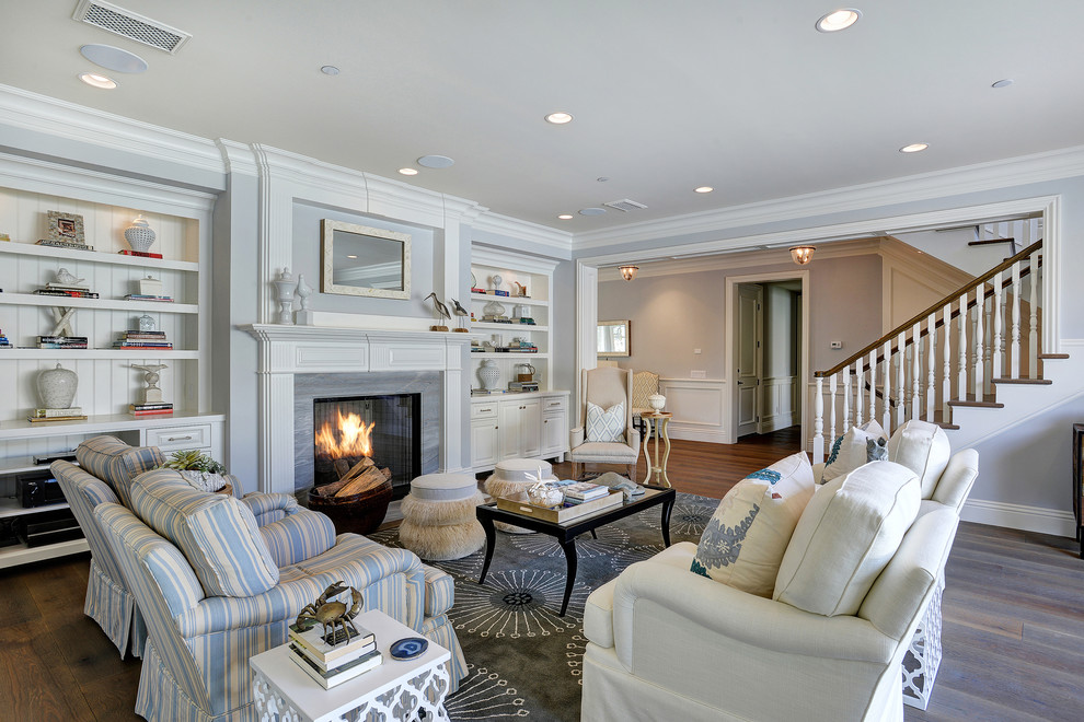 This is an example of a nautical living room in Los Angeles.