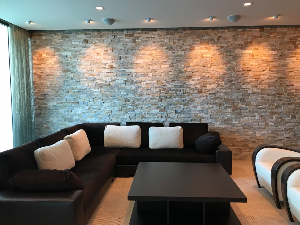 Aménagement d'un salon contemporain de taille moyenne avec un mur en pierre.