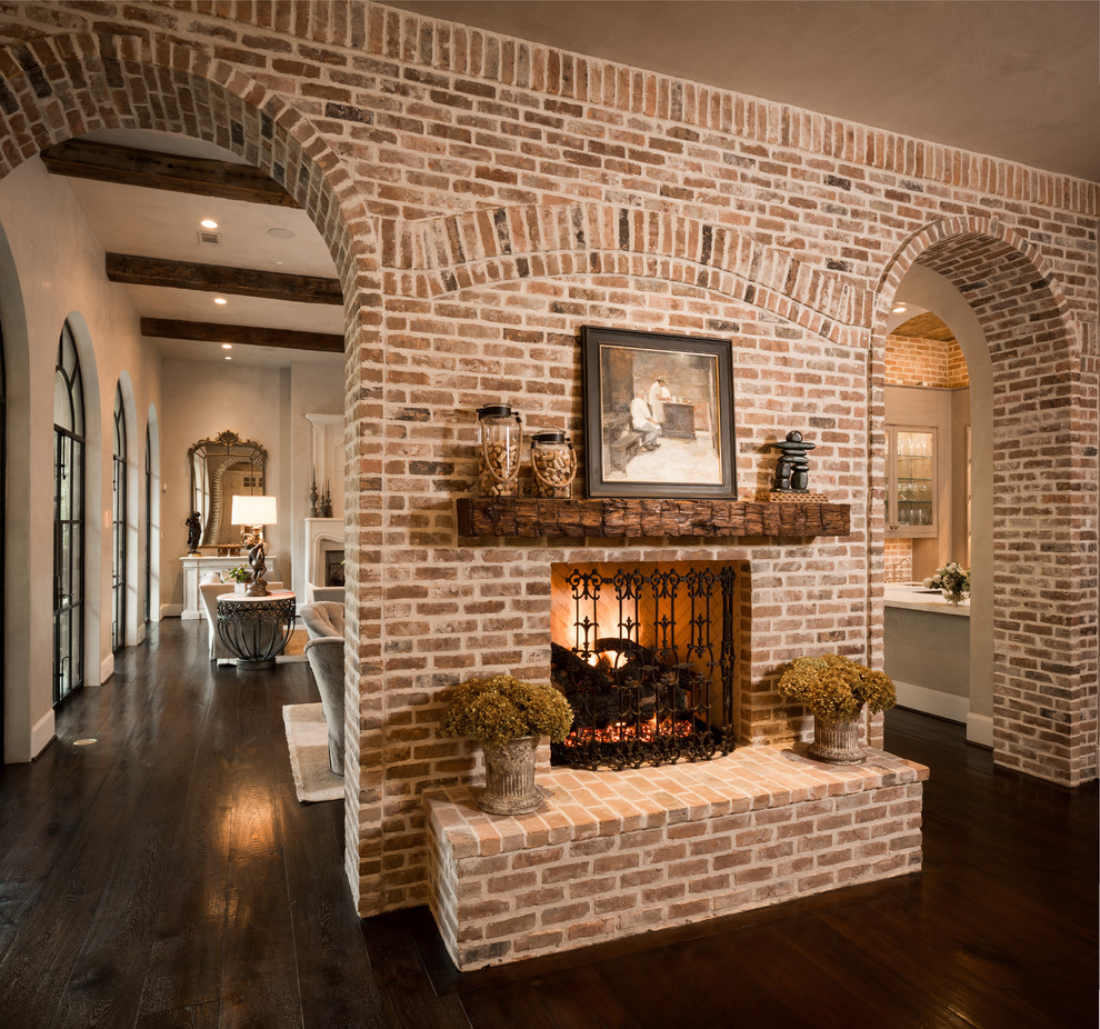 Idées déco pour un salon ouvert avec un mur beige, parquet foncé, une cheminée standard et un manteau de cheminée en brique.