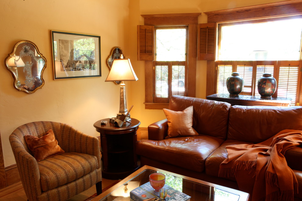 Inspiration for a craftsman living room remodel in Sacramento