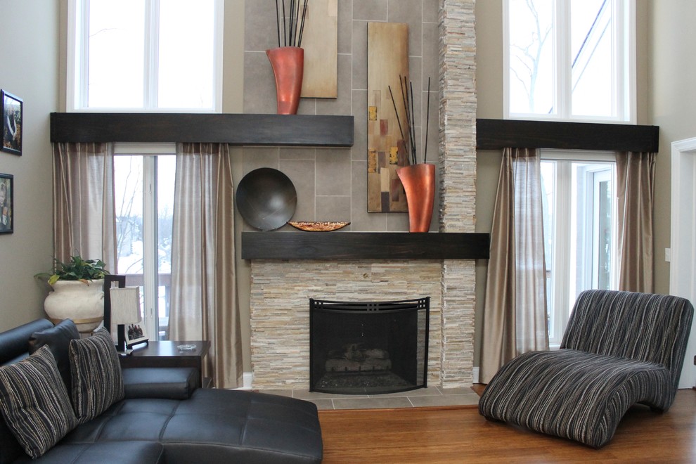 Inspiration for a contemporary living room in Cincinnati.