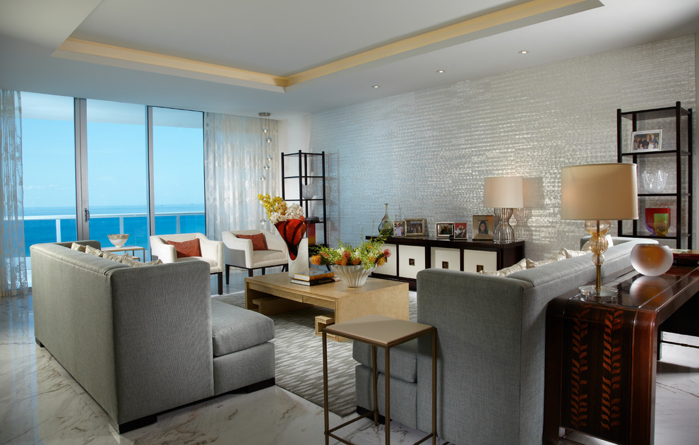 Großes, Repräsentatives, Offenes Modernes Wohnzimmer mit bunten Wänden, Marmorboden und buntem Boden in Miami