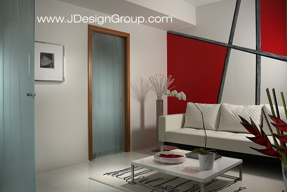 Immagine di un soggiorno minimal di medie dimensioni e chiuso con sala formale, pareti multicolore, pavimento in marmo e pavimento bianco