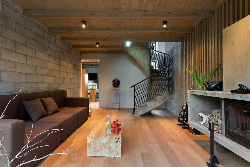 Modernes Musikzimmer mit grauer Wandfarbe und hellem Holzboden in Sonstige