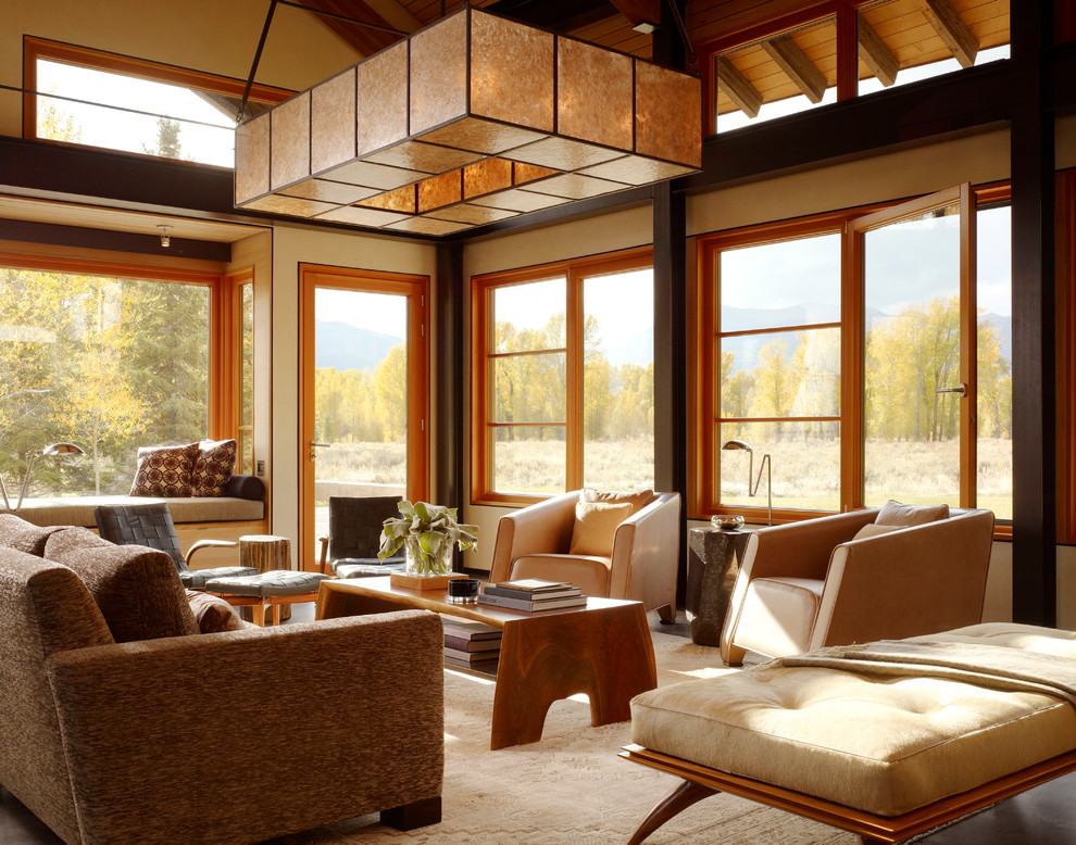 Immagine di un grande soggiorno design con pareti beige