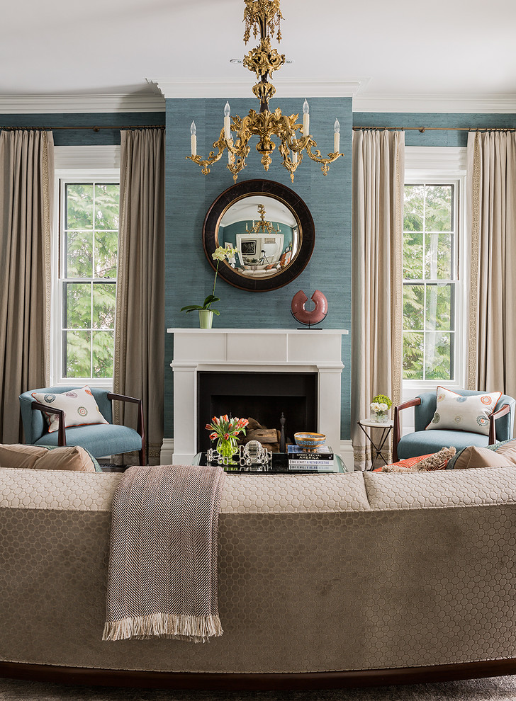 Foto di un grande soggiorno classico chiuso con sala formale, pareti blu e parquet scuro
