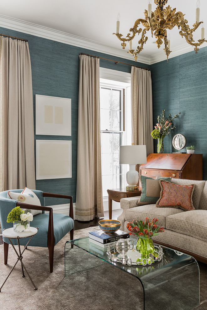 Immagine di un grande soggiorno classico chiuso con pareti blu, sala formale e parquet scuro