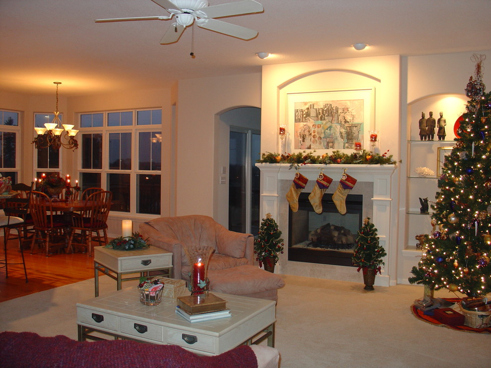 This is an example of a traditional living room in Cedar Rapids.