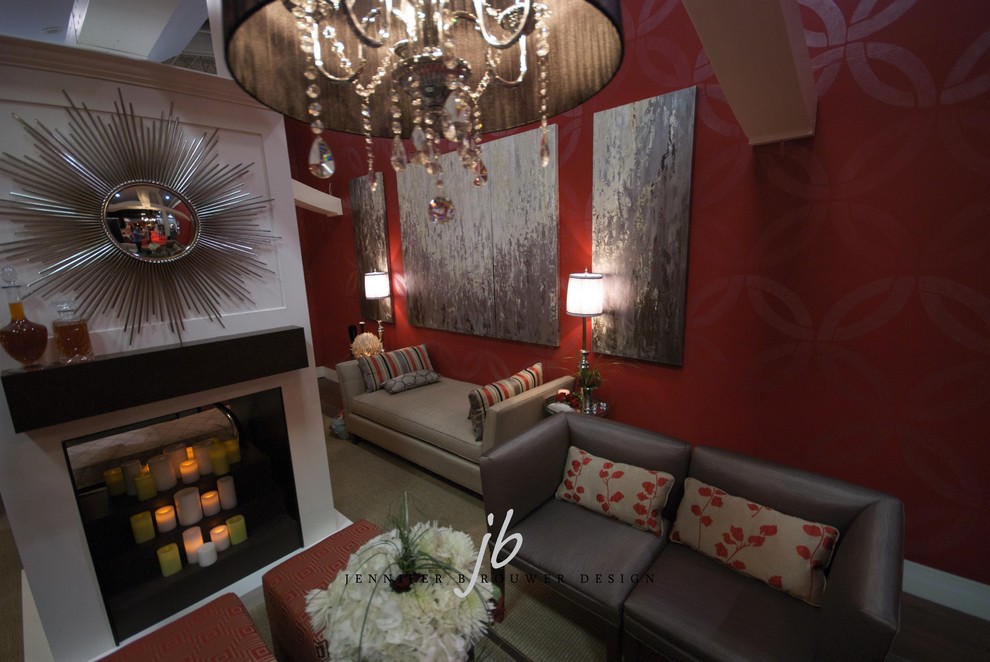 Idéer för ett mellanstort klassiskt vardagsrum, med röda väggar och heltäckningsmatta