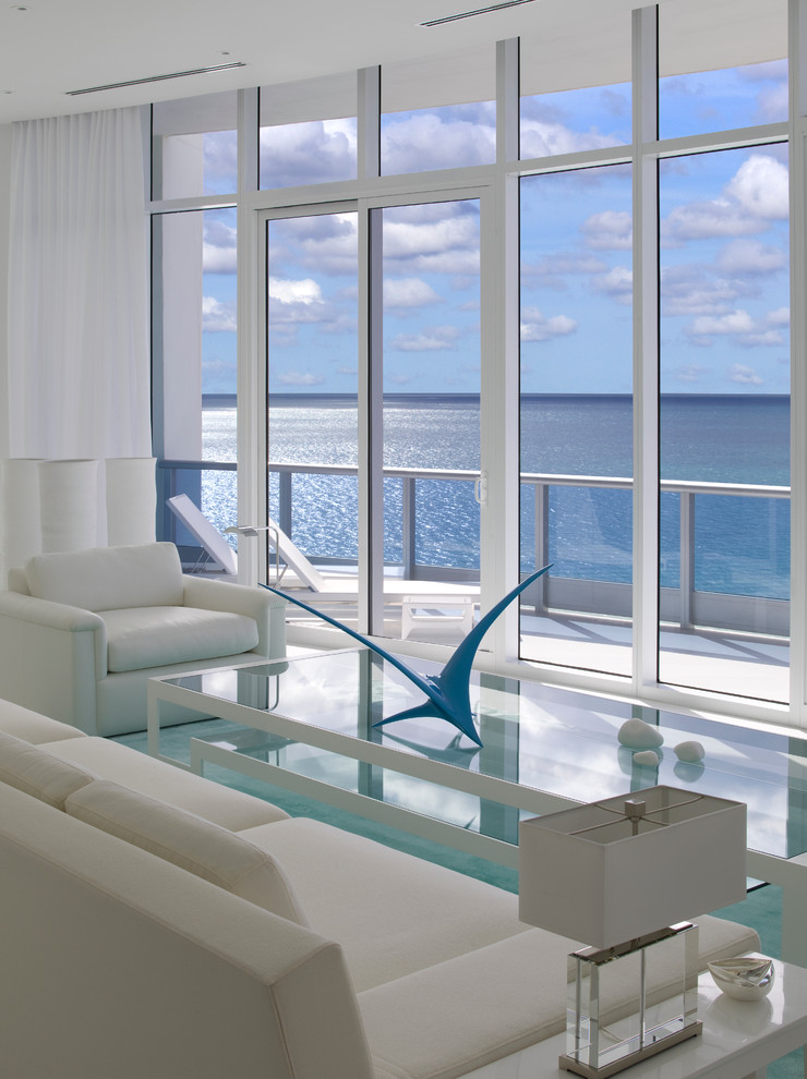 Minimalist living room photo in Miami with white walls