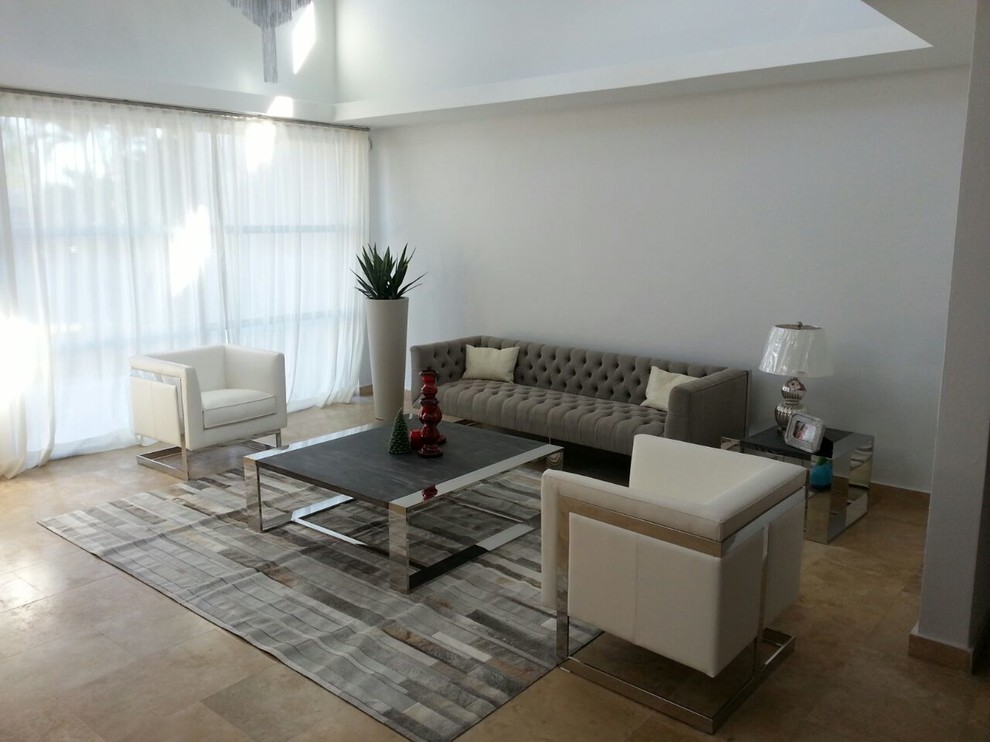 На фото: парадная, двухуровневая гостиная комната среднего размера в стиле модернизм с серыми стенами и полом из травертина без телевизора