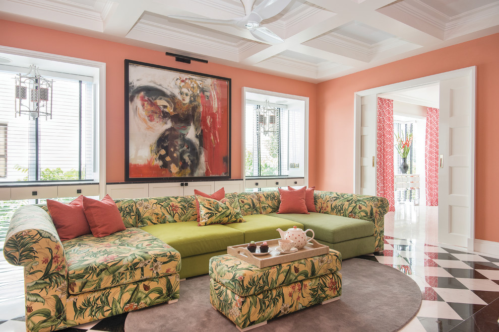 Idée de décoration pour un salon asiatique avec un mur orange et un sol multicolore.