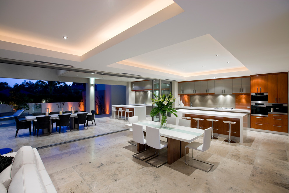 Großes, Repräsentatives, Fernseherloses, Offenes Modernes Wohnzimmer ohne Kamin mit beiger Wandfarbe und Kalkstein in Perth