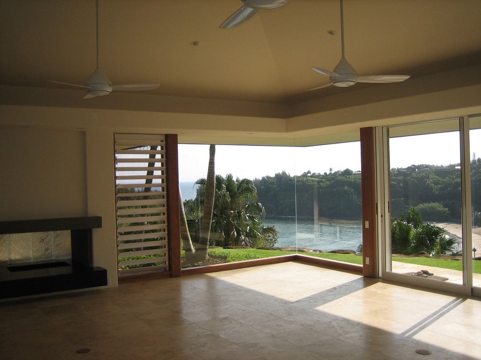 Island style living room photo in Hawaii