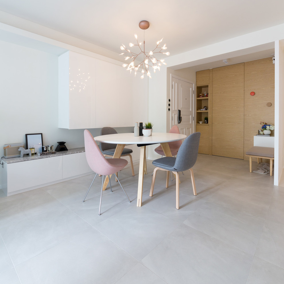 Cette photo montre une salle à manger moderne de taille moyenne avec un mur blanc et sol en béton ciré.