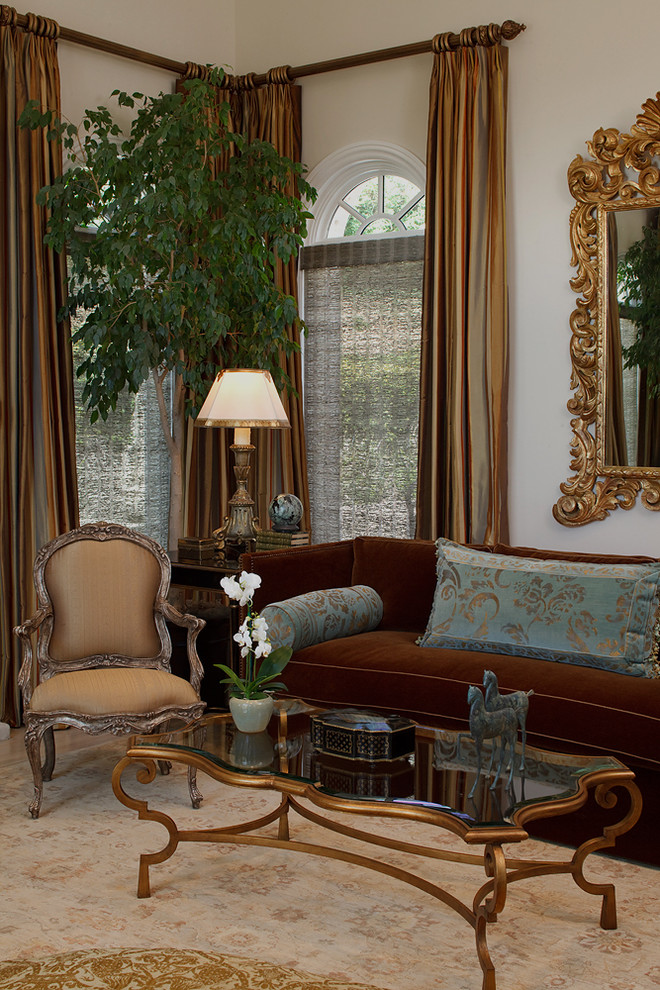Свежая идея для дизайна: парадная гостиная комната в классическом стиле - отличное фото интерьера