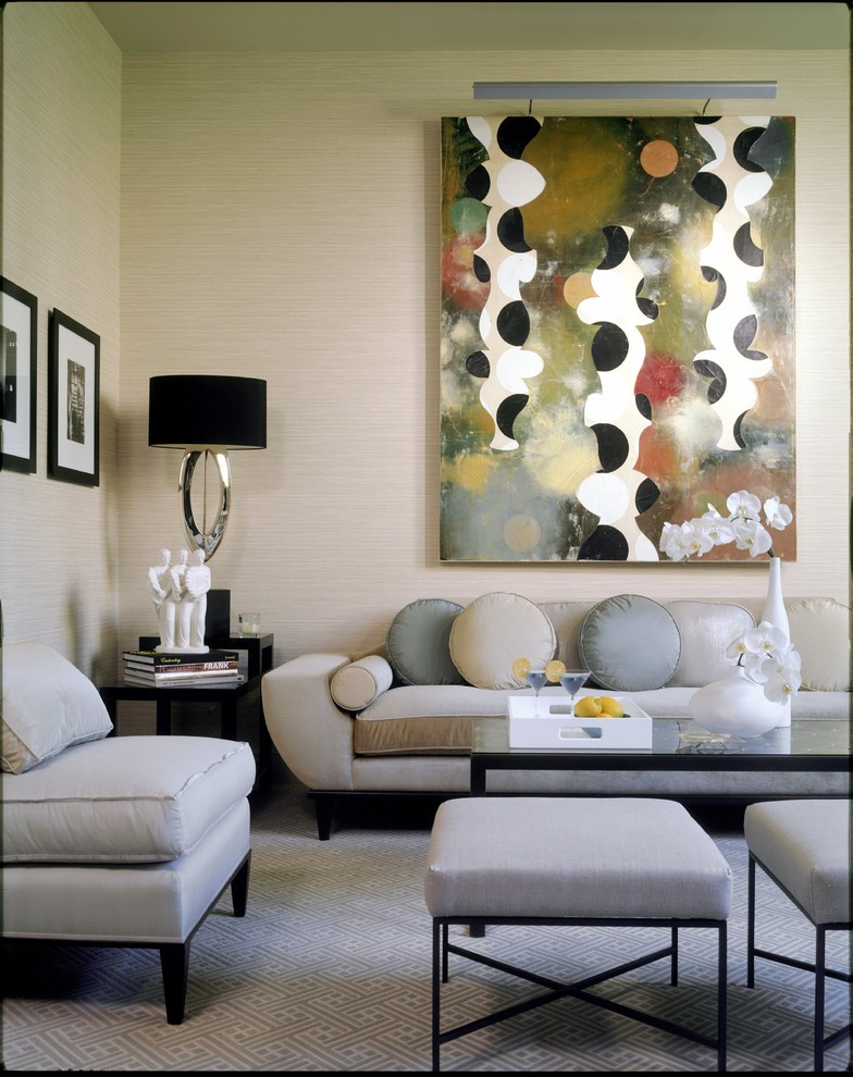 Inspiration för ett mellanstort vintage separat vardagsrum, med ett finrum, beige väggar och heltäckningsmatta