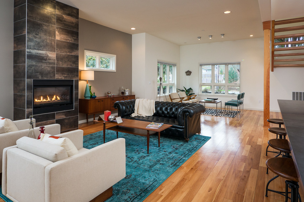 Design ideas for a midcentury living room in Seattle.