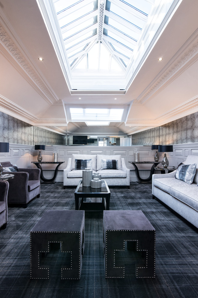 Abgetrenntes Klassisches Wohnzimmer mit grauer Wandfarbe, Teppichboden und grauem Boden in Glasgow
