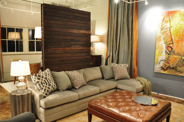 Bild på ett mellanstort funkis separat vardagsrum, med ett musikrum, flerfärgade väggar, marmorgolv och en fristående TV