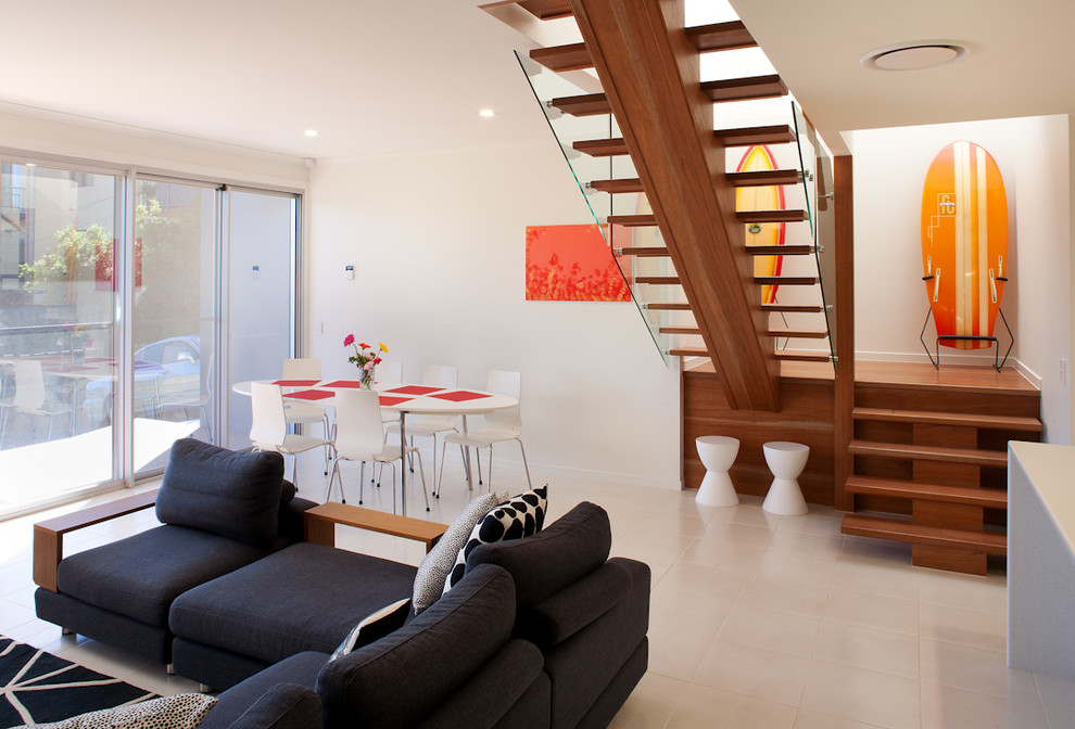 Esempio di un soggiorno minimal di medie dimensioni e aperto con sala formale e pareti bianche