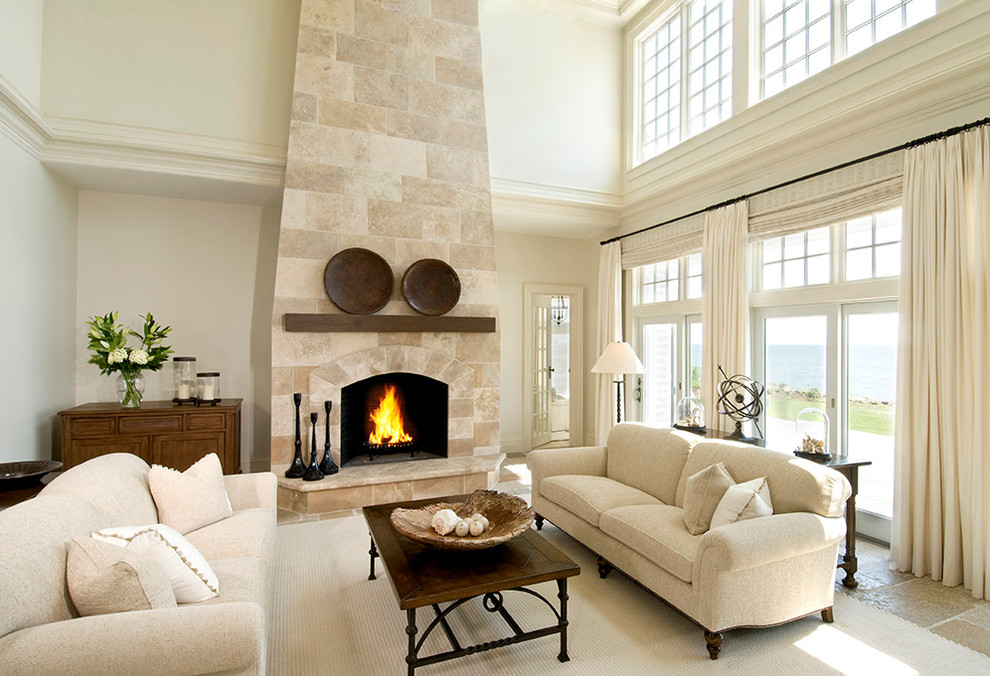 Modelo de salón para visitas clásico con paredes beige, todas las chimeneas, marco de chimenea de piedra y cortinas