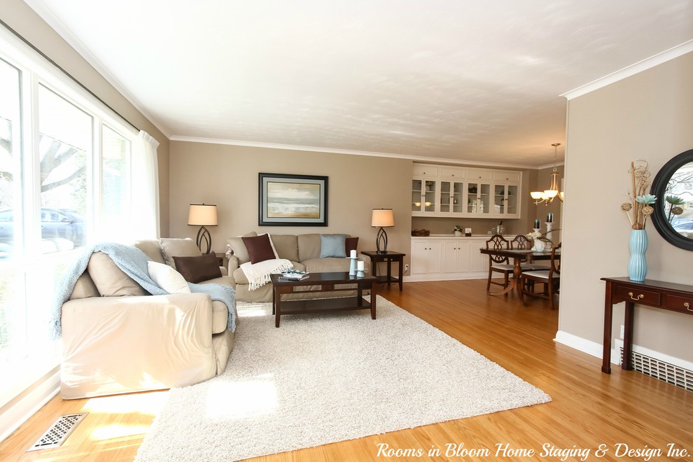 Kitchener Home Remodel & Staging Traditional Living Room Toronto