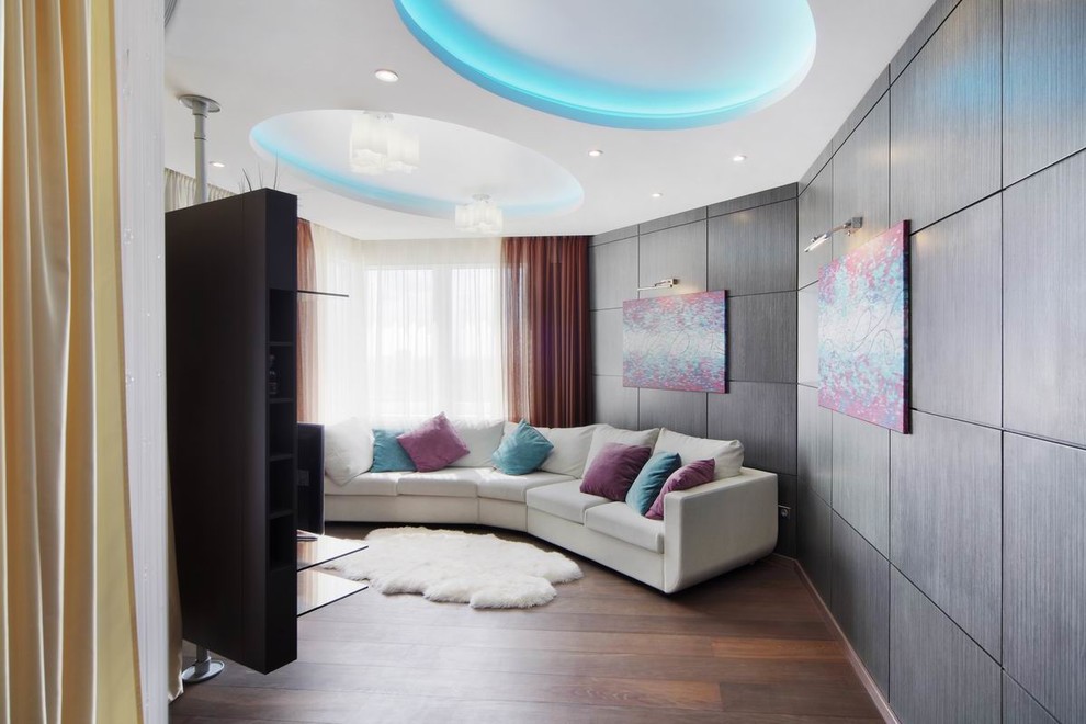 Esempio di un soggiorno design di medie dimensioni e aperto con pareti nere, pavimento in legno massello medio, TV autoportante e pavimento marrone