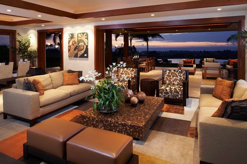Example of an island style living room design in Hawaii