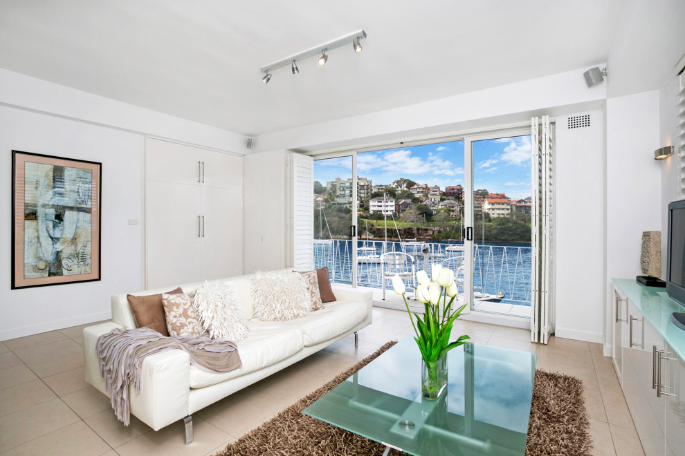 Mittelgroßes, Offenes Modernes Wohnzimmer mit weißer Wandfarbe in Sydney