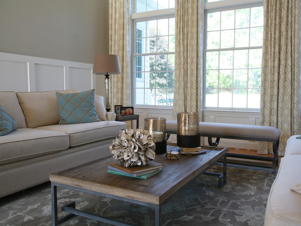 На фото: гостиная комната среднего размера в стиле неоклассика (современная классика) с серыми стенами, паркетным полом среднего тона и коричневым полом