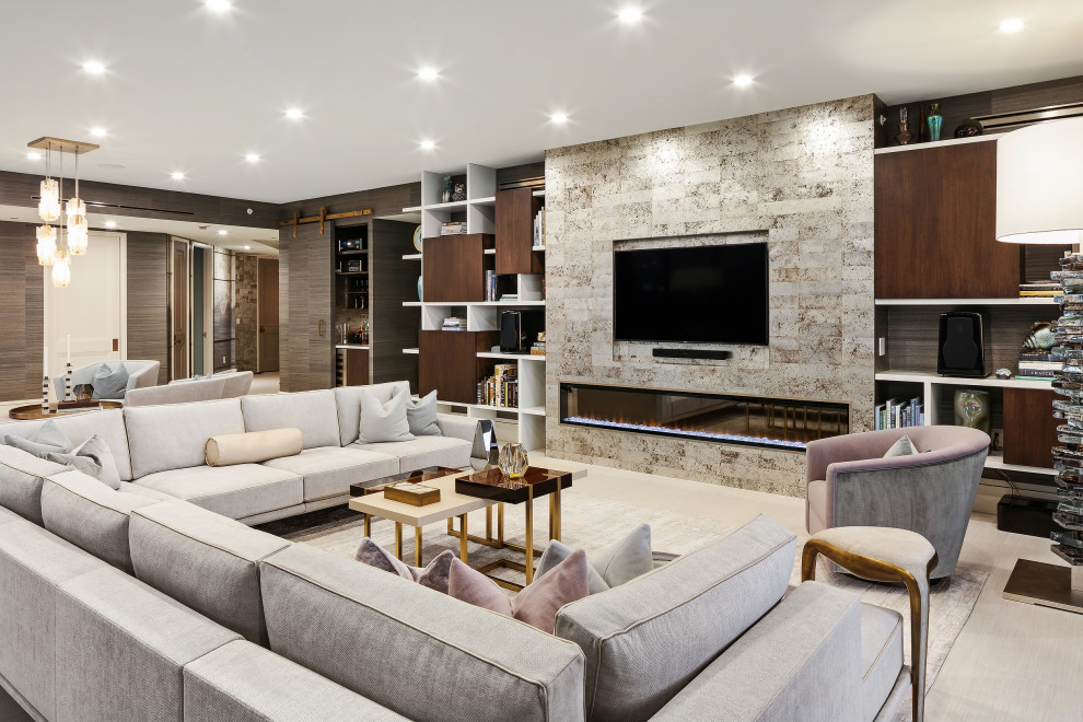 Idee per un soggiorno design aperto con pareti grigie, parquet chiaro, camino lineare Ribbon, TV a parete e pavimento beige