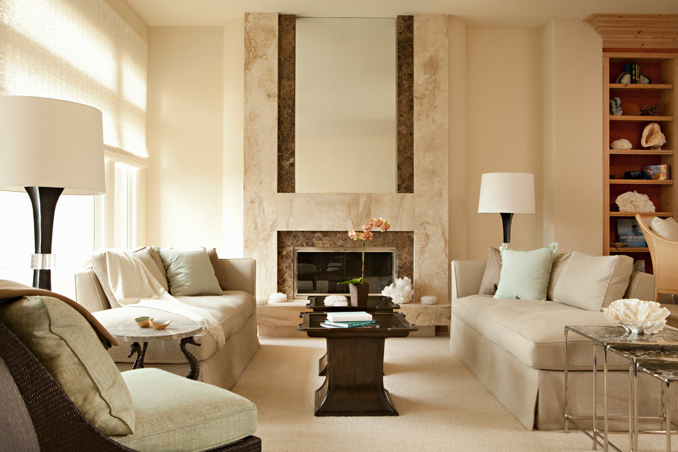Foto de salón para visitas abierto tropical grande con paredes beige, moqueta, chimenea lineal, marco de chimenea de piedra y suelo beige
