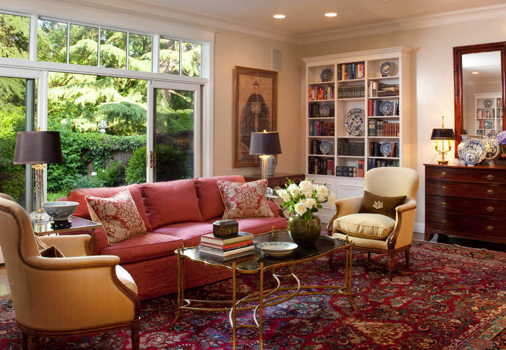 Mittelgroßes, Repräsentatives, Abgetrenntes Klassisches Wohnzimmer mit beiger Wandfarbe und braunem Holzboden in San Francisco