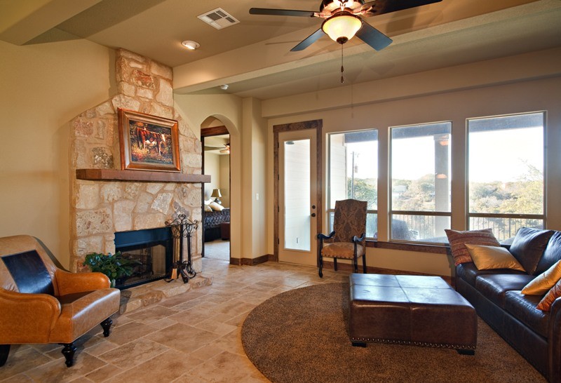 Example of a classic living room design in Austin
