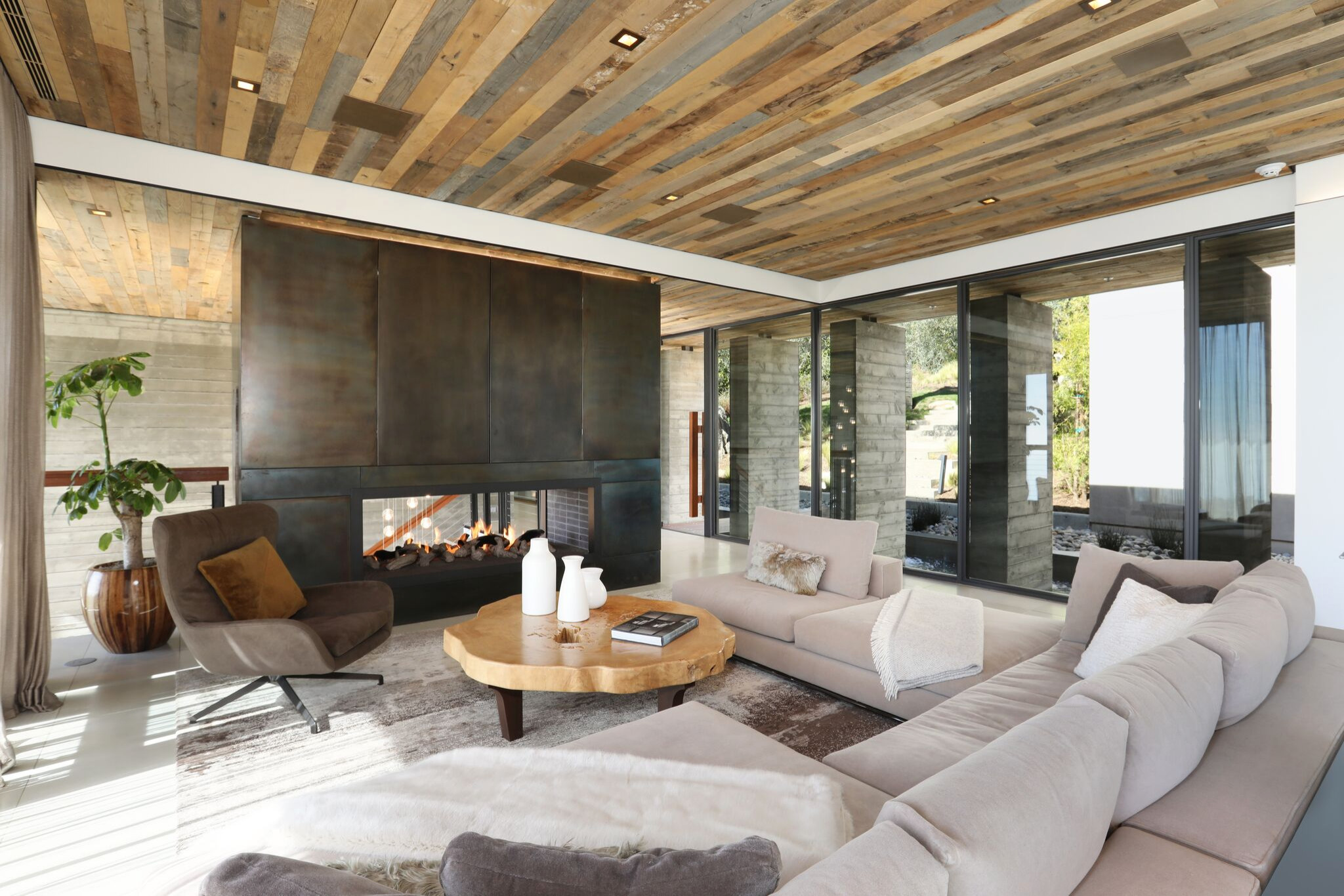 75 Beautiful Living Room With A Two Sided Fireplace Pictures Ideas June 21 Houzz