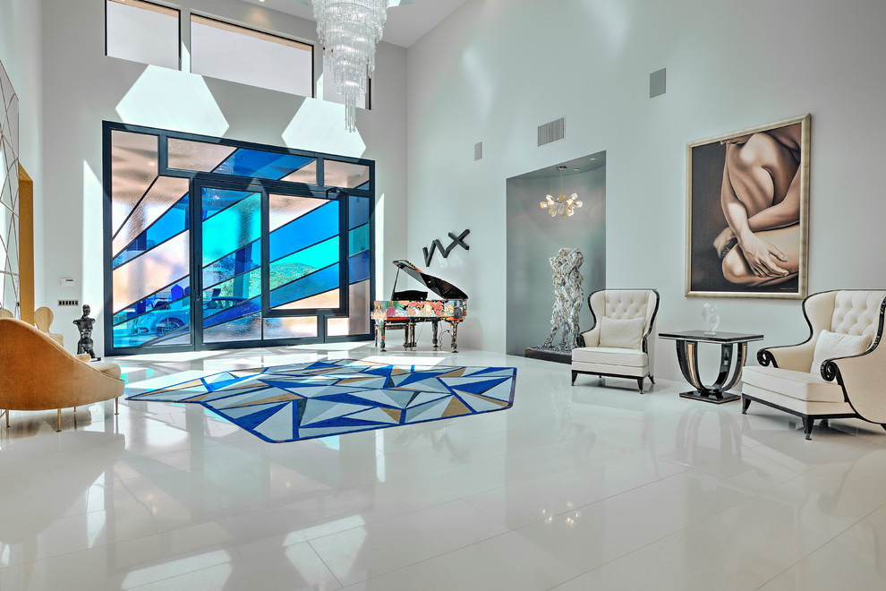 Großes, Fernseherloses Modernes Musikzimmer ohne Kamin, im Loft-Stil mit weißer Wandfarbe und Marmorboden in Orange County