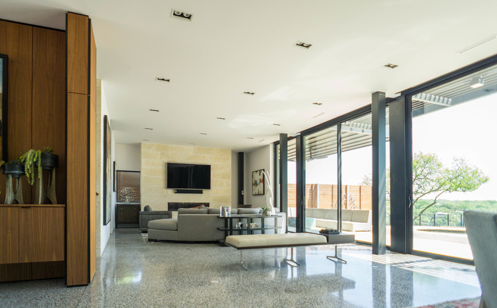 Immagine di un grande soggiorno design aperto con sala formale, pavimento in marmo, TV a parete e pavimento grigio