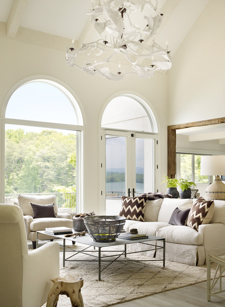 Immagine di un soggiorno classico con sala formale e pareti bianche