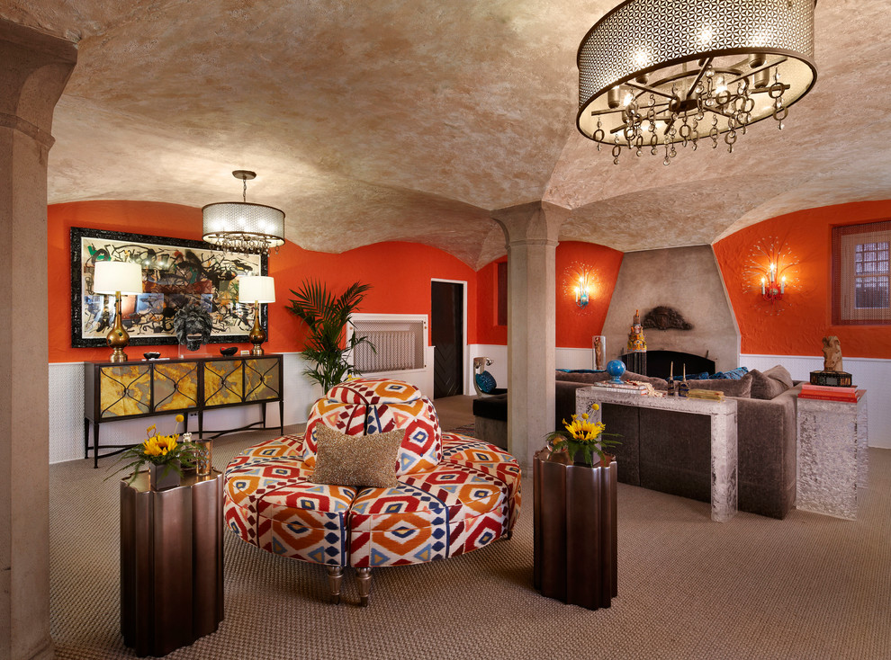 Стильный дизайн: гостиная комната в средиземноморском стиле с красными стенами и ковровым покрытием без телевизора - последний тренд