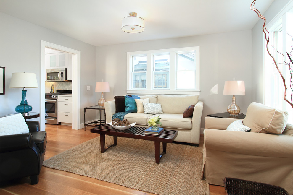 Источник вдохновения для домашнего уюта: гостиная комната в классическом стиле с серыми стенами