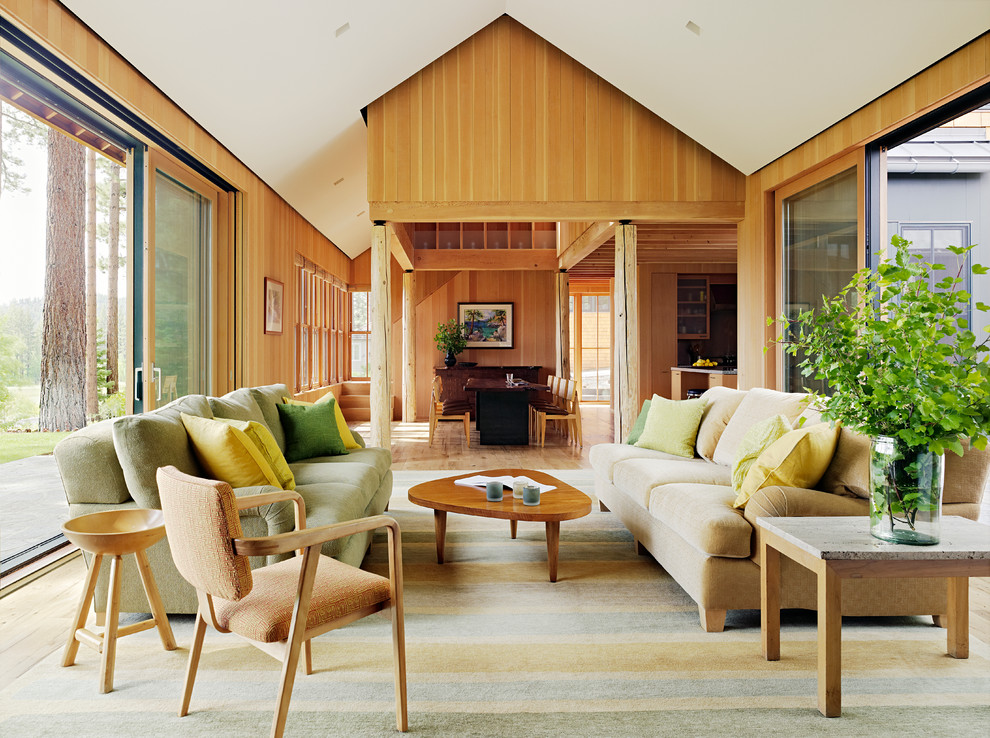 Пример оригинального дизайна: парадная гостиная комната в стиле рустика без камина, телевизора