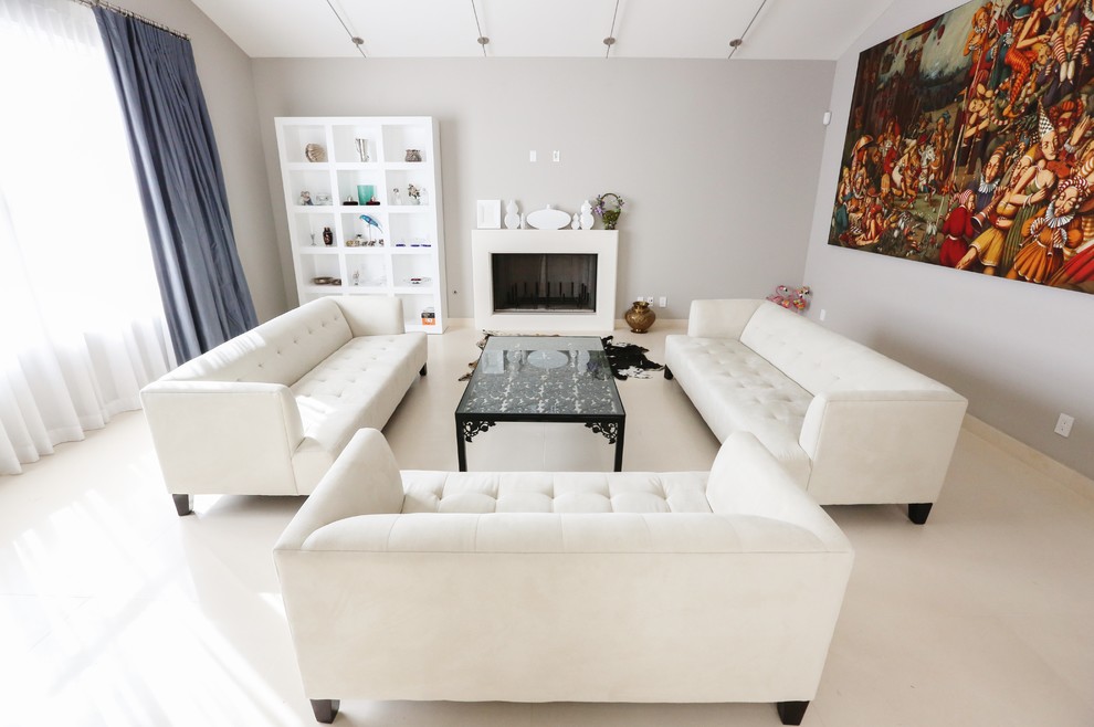 Exemple d'un grand salon moderne ouvert avec une salle de réception, un mur gris, un sol en marbre, une cheminée standard et un manteau de cheminée en pierre.
